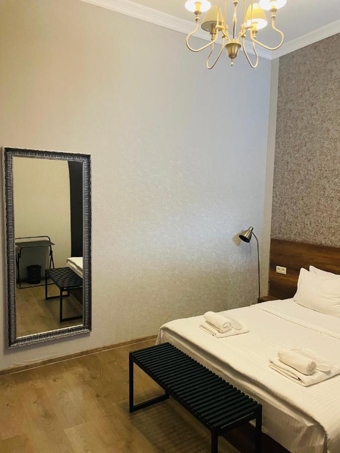 2Nd Floor Hotel Tbilissi Extérieur photo